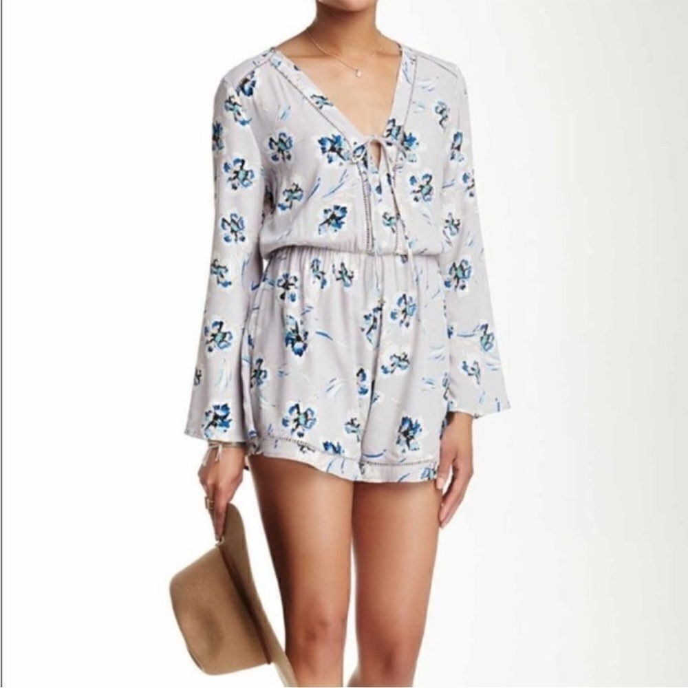 ASTR the Label Long Sleeved Gray Floral Romper